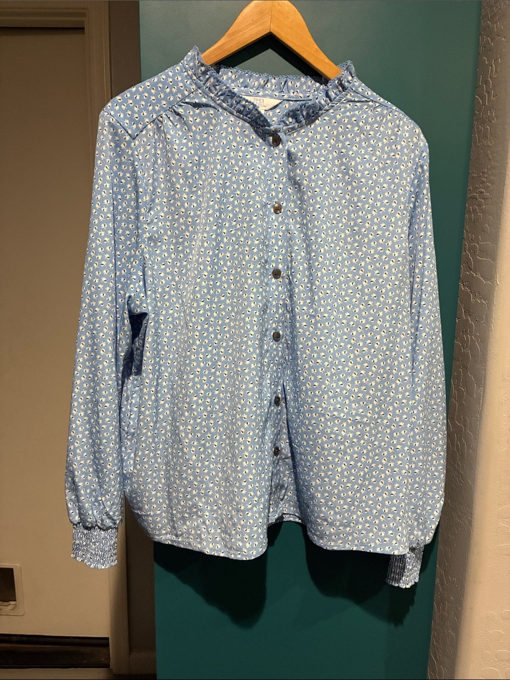 Time and Tru Light Blue Floral Button-Down Shirt